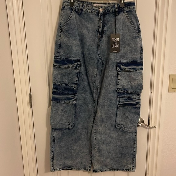 Refuge Baggy OVERSIZED‎ 12” wide leg Cargo women’s L pocket Jeans heavy wash NWT - Picture 1 of 16